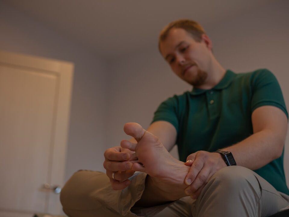 extensor tendonitis joint stiffness foot pain