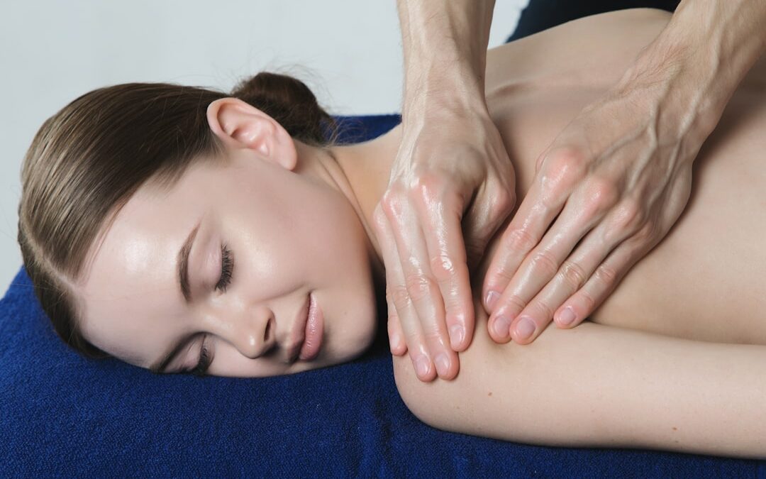 knots in shoulder blades massage