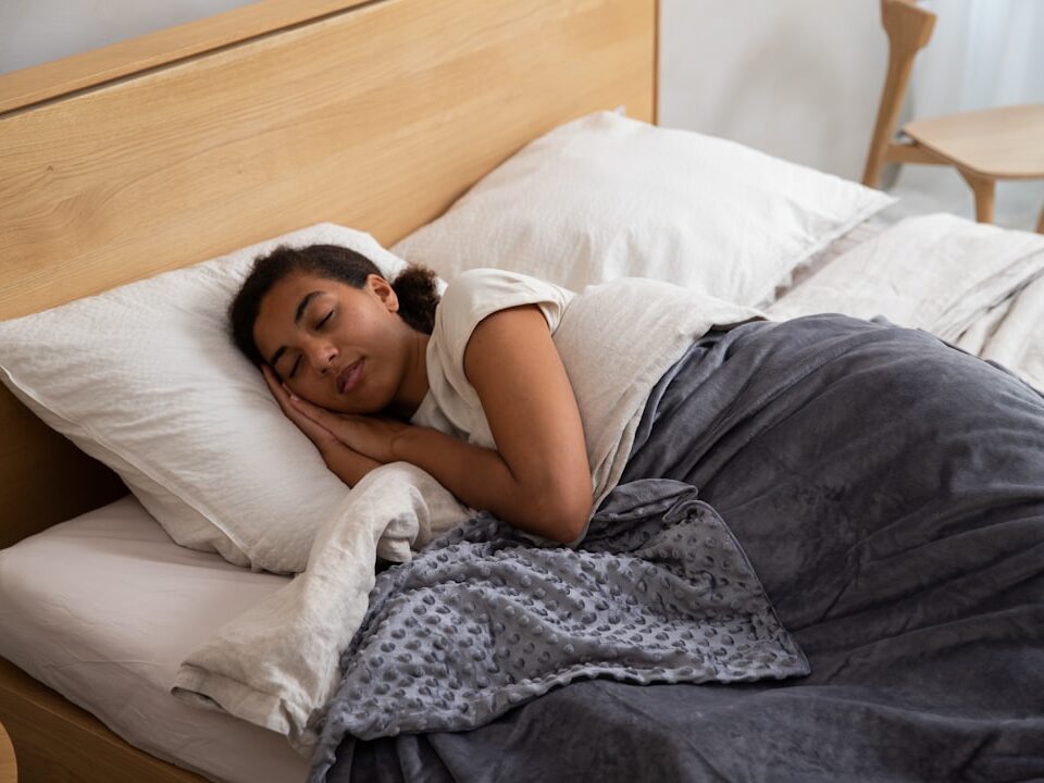 shoulder pain from sleeping on stomach